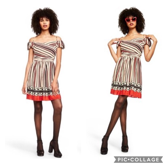 Anna Sui Dresses & Skirts - Anna Sui 100% Silk Off Shoulder Dress
